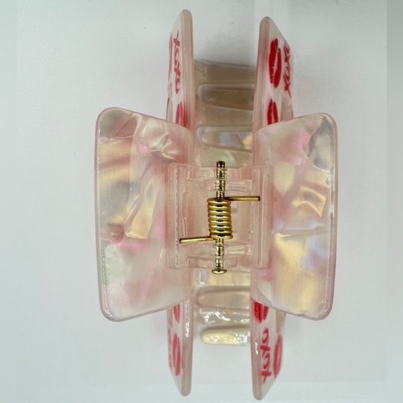 New XOXO Red Lip Print Hair Clip - Picture 3 of 4